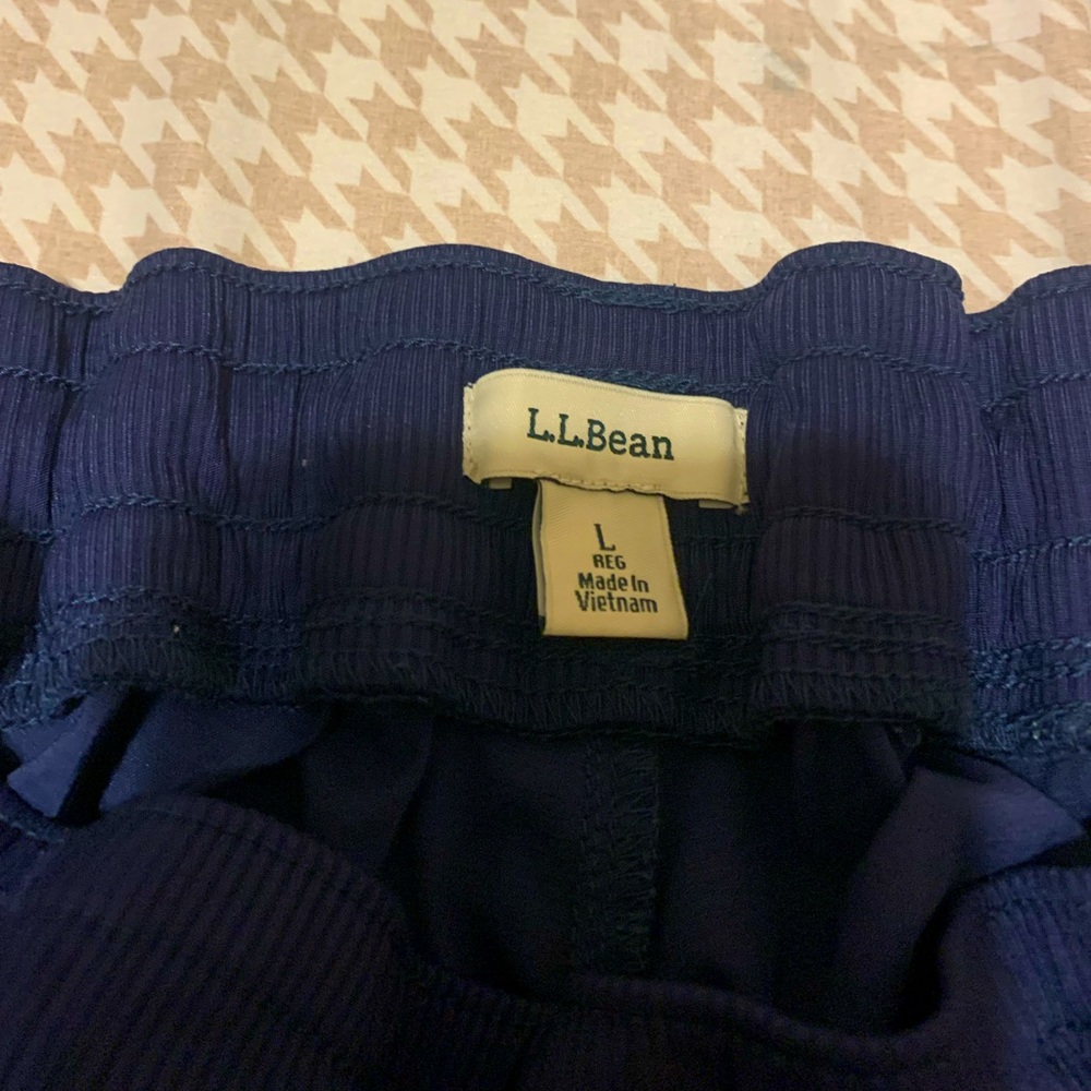 LL Bean cropped utility pants. Elastic waist. Plenty of pockets. Navy blue. Lg. - Picture 5 of 7